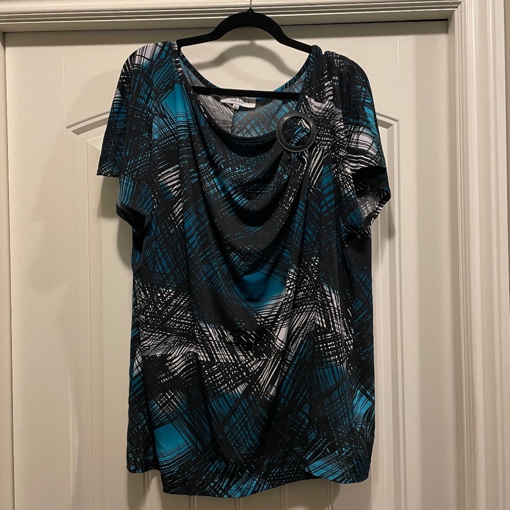 short sleeved blue and black top